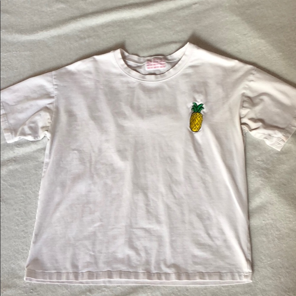 White pineapple tee